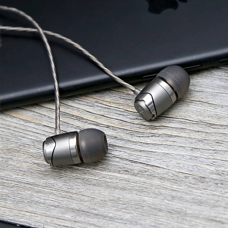 Наушники-вкладыши SoundMAGIC E11 с шумоизоляцией