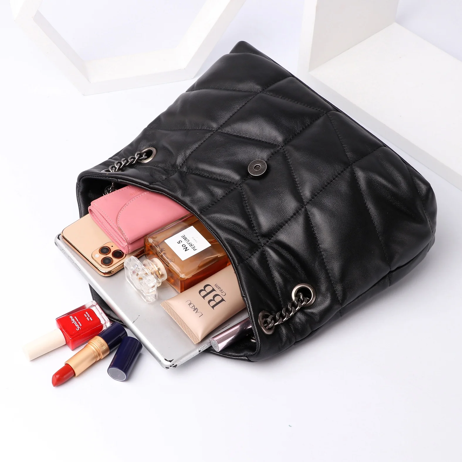 

Simple atmosphere leather 2021 new large capacity armpit rhomboid one-shoulder tote bag