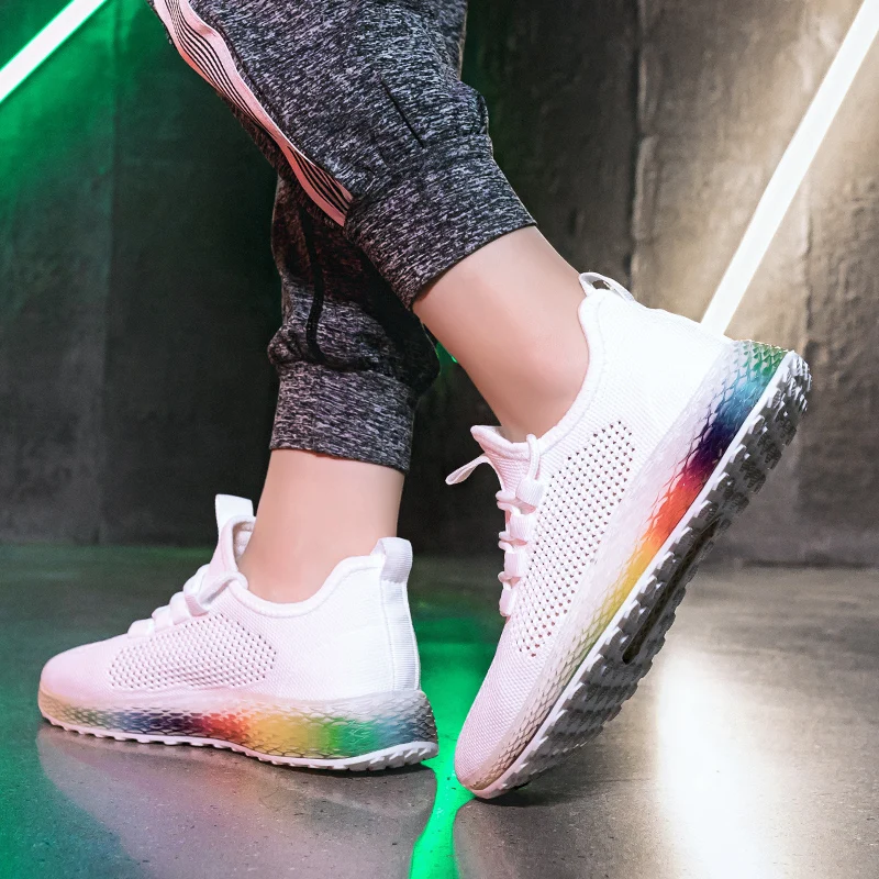 Женские кроссовки на платформе желеобразные шнурках черные и белые теннисные