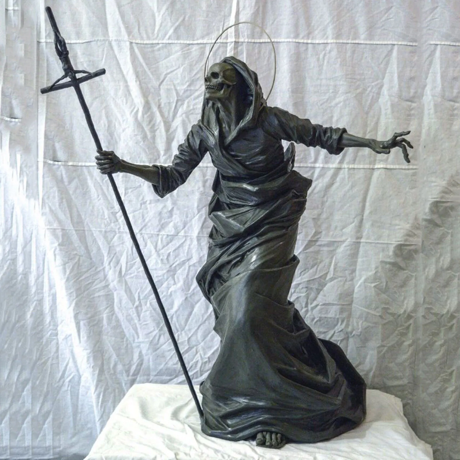 

Outdoor Anime Action Figures Black Skeleton Guardians Sculpture, Hand-carved Ferryman Crafts Novelty Halloween figuras anime