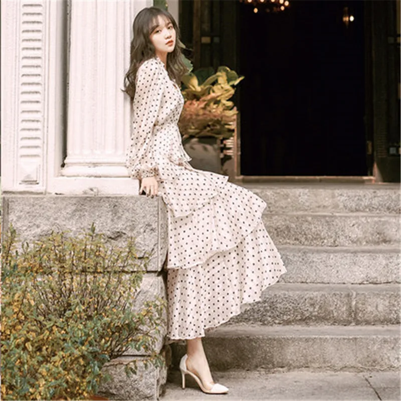 Женское шифоновое платье с каскадными оборками длинное в горошек длинными