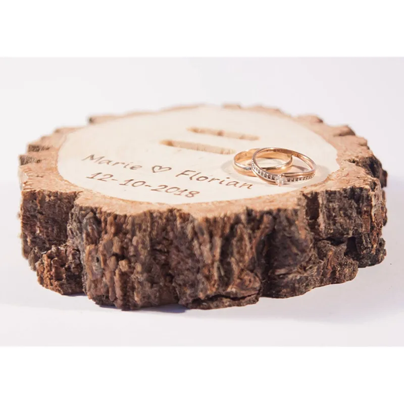 Выгравированные обручальные кольца на подушке альтернативный пользовательский