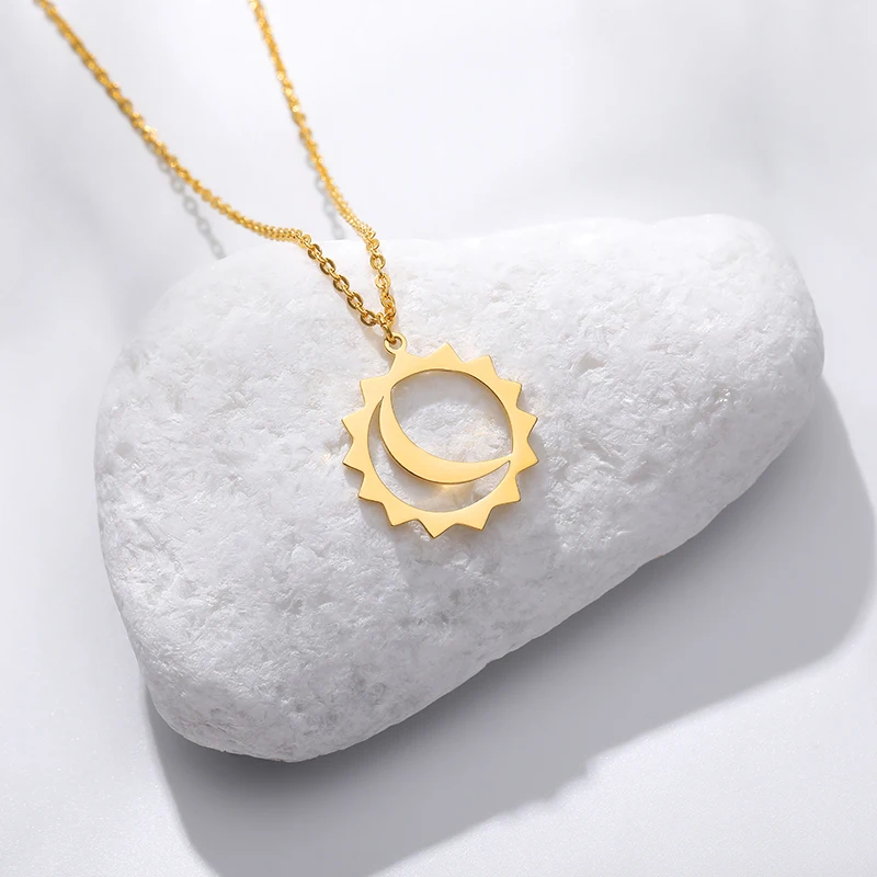

New Gold Color Sun And Moon Necklace Chain Celestial Best Friends Gift Long Choker Stars Necklaces Aesthetic Pendants Men Women