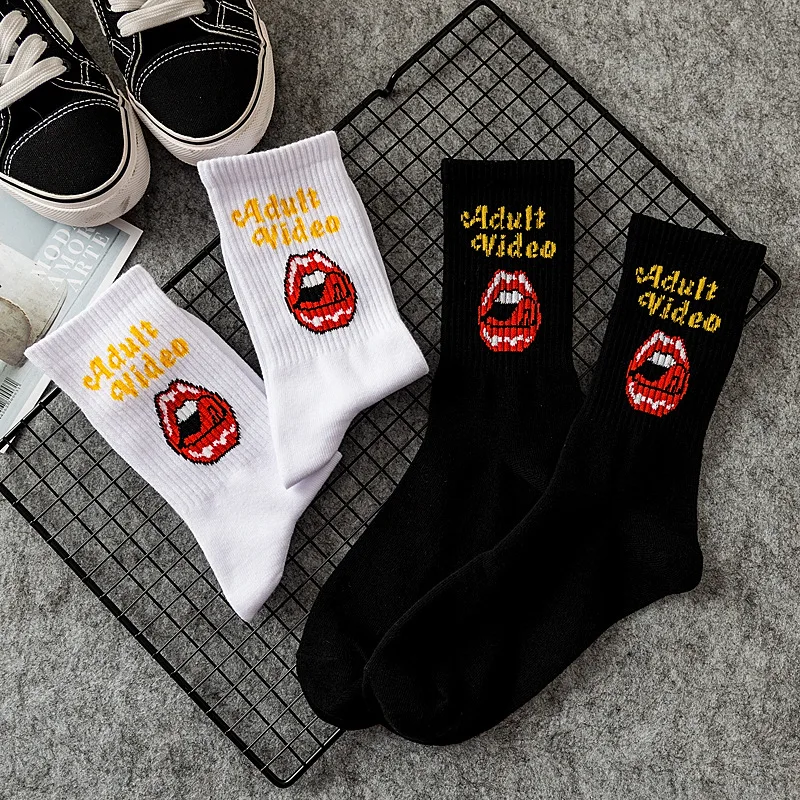 

Fashion Harajuku Men Hiphop Socks for girls Women Punk Street Style Black White Big tongue Skateboard Sporty Cotton Socks Men