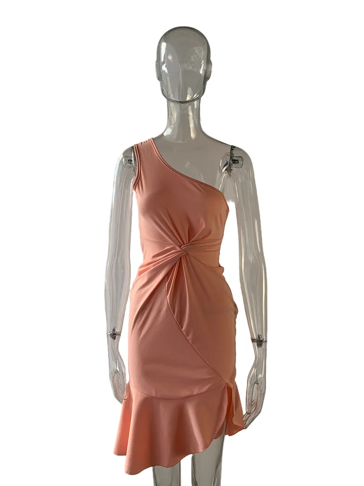 

European and American pink one-shoulder kink dress