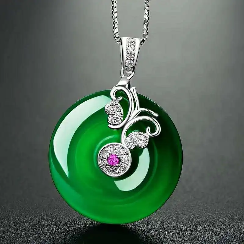 

Natural Green Chalcedony Hand Carved Safety Buckle Pendant Fashion Boutique Jewelry Men's and Women's Green Agate Necklace Gift