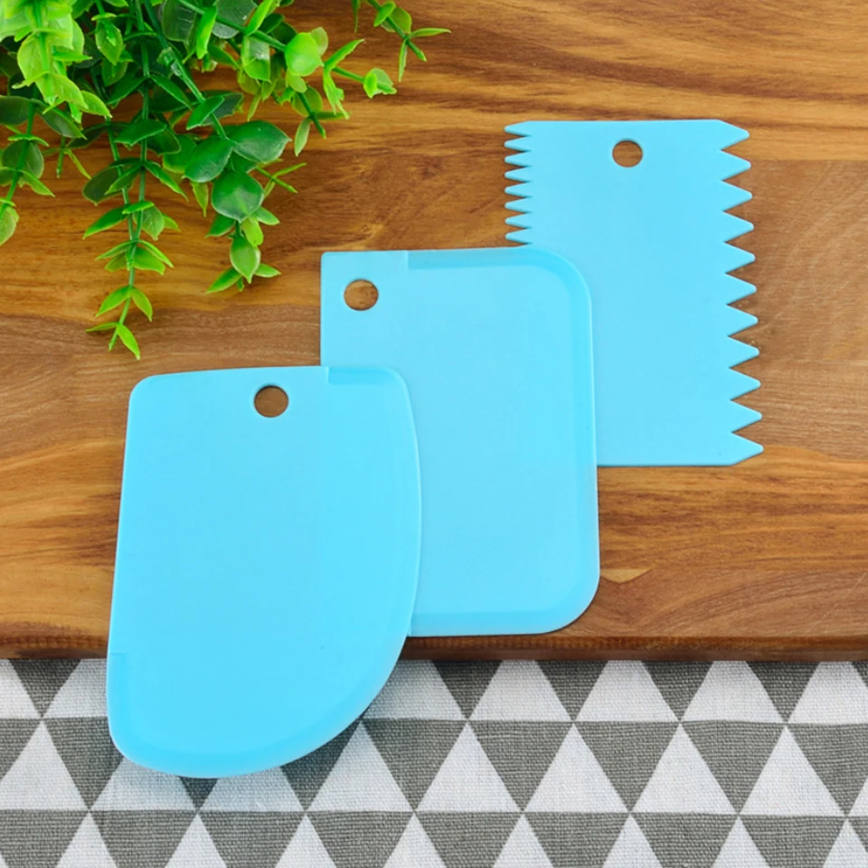 Пластиковый инструмент для теста пластиковый полукруглый зубчатый