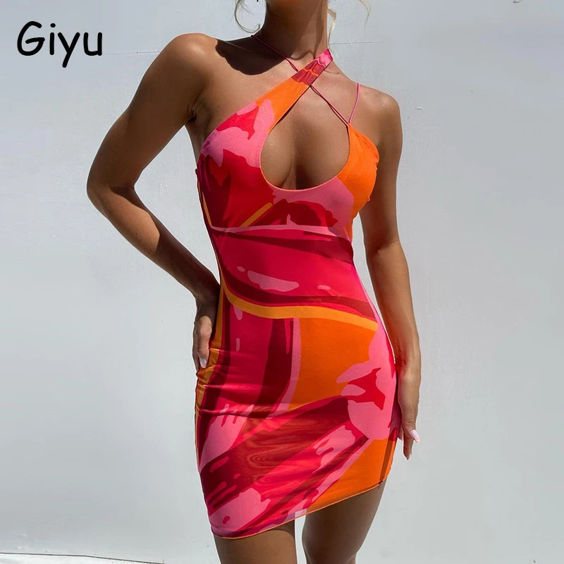 

Женское платье с открытыми плечами, открытой спиной и винтажным принтом