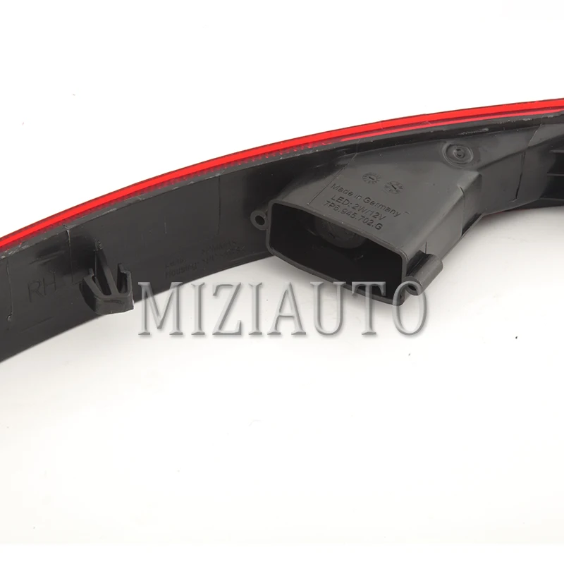 

MIZIAUTO 1PCS Rear Bumper Reflector Lamps For Volkswagen Touareg 2016 Car Styling Overhead Decorative Lights Rear Brake Light