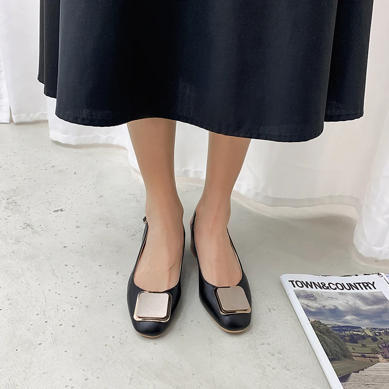 Женские босоножки с ремешком на пряжке Sgesvier квадратном каблуке в стиле ретро для