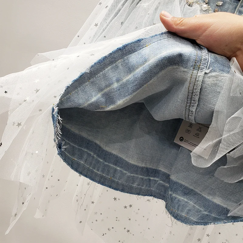 Женская джинсовая юбка с бисером голубая высокой талией и поясом-кушаком лето 2022