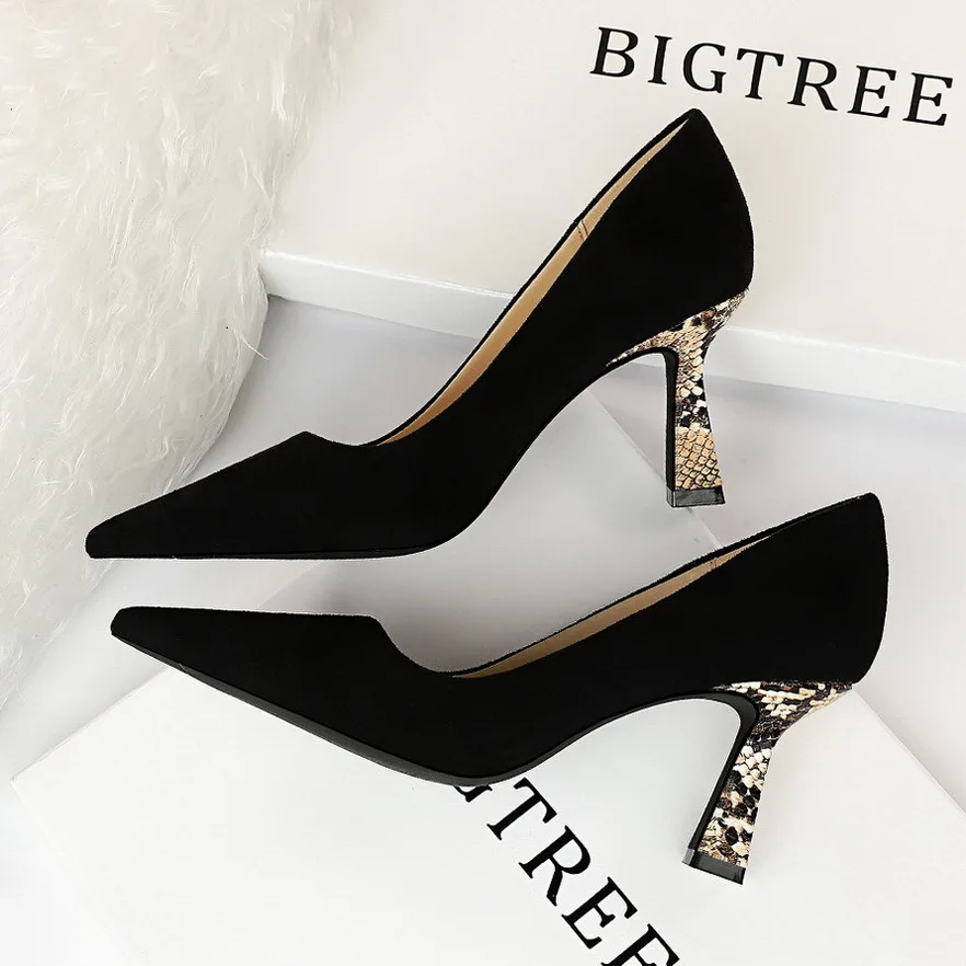 

Woman 2019 Snake heel Coarse heel Sharp Will Fairy Shoe Small High heel Code Single Winter Shoes