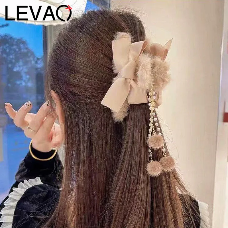 LEVAO-Pinza para el pelo con borla y lazo para mujer, accesorio para cabello grueso, pinza bonita para el pelo, de felpa, para invierno, 2021