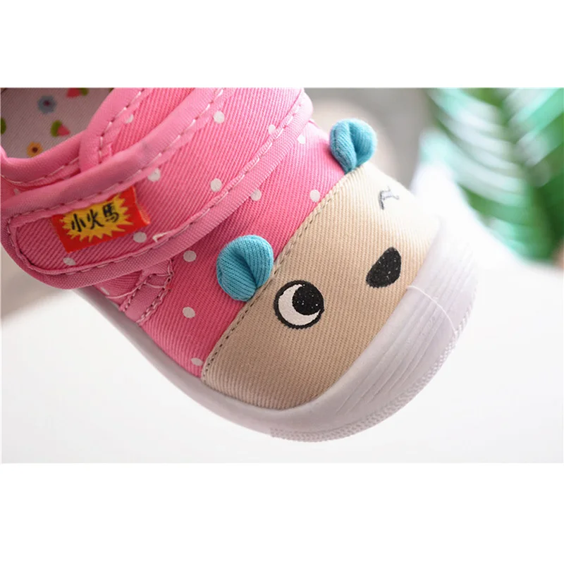 Кроссовки детские Нескользящие с мягкой подошвой