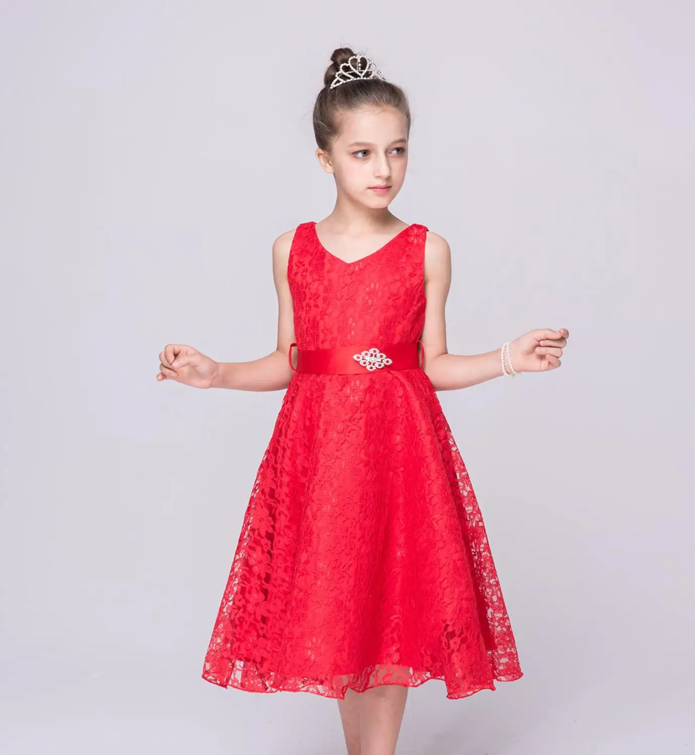 Детское праздничное белое и светло-голубое платье для девочки с цветами