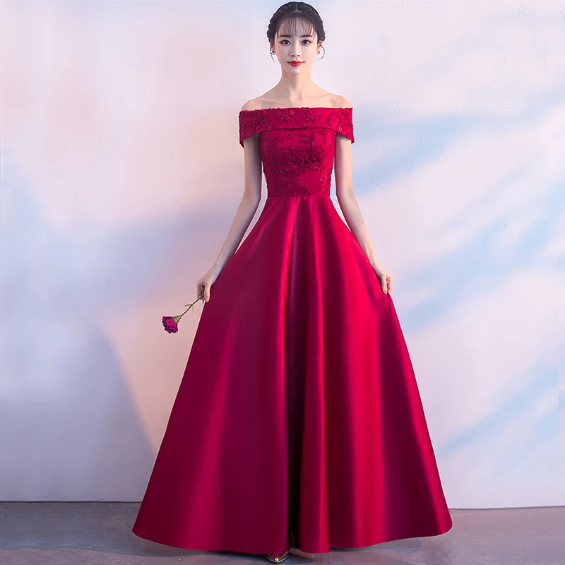 Кружевное женское вечернее платье простое без рукавов с вырезом лодочкой