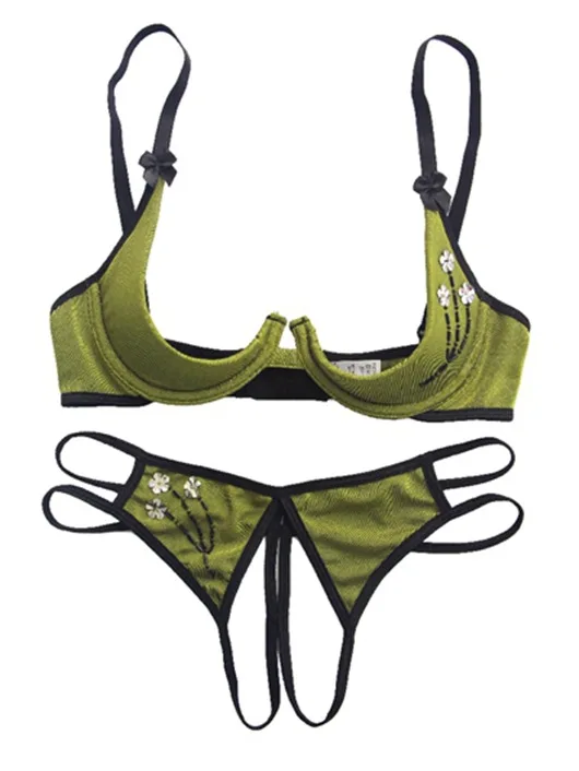 Женский комплект нижнего белья из бюстгальтера и трусиков с открытой