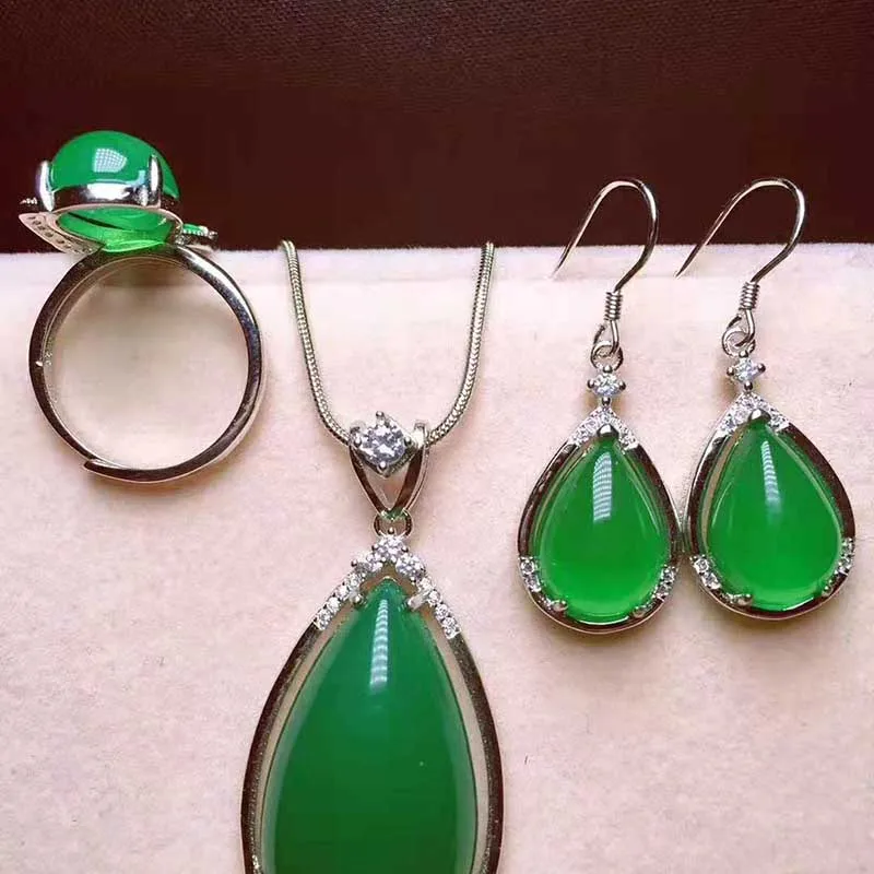 Комплект из кольца и сережек кулон с натуральным изумрудом зеленым агатом