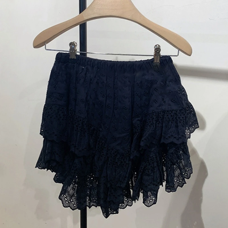 

2021 New Woman White Black Embroidered Shorts