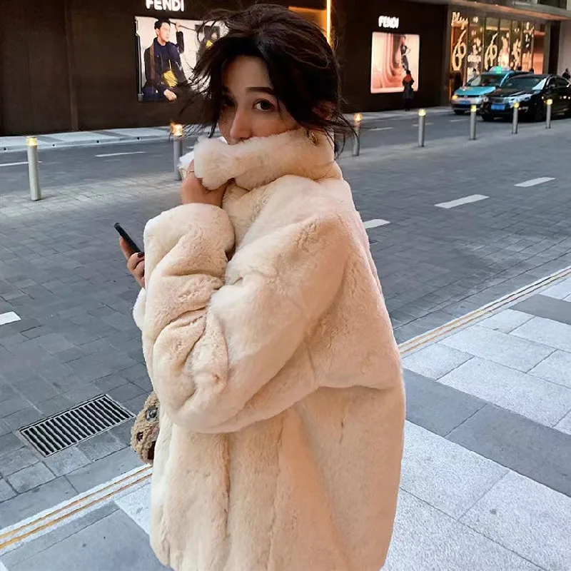 Женская зимняя куртка с воротником-стойкой из искусственного меха кролика |