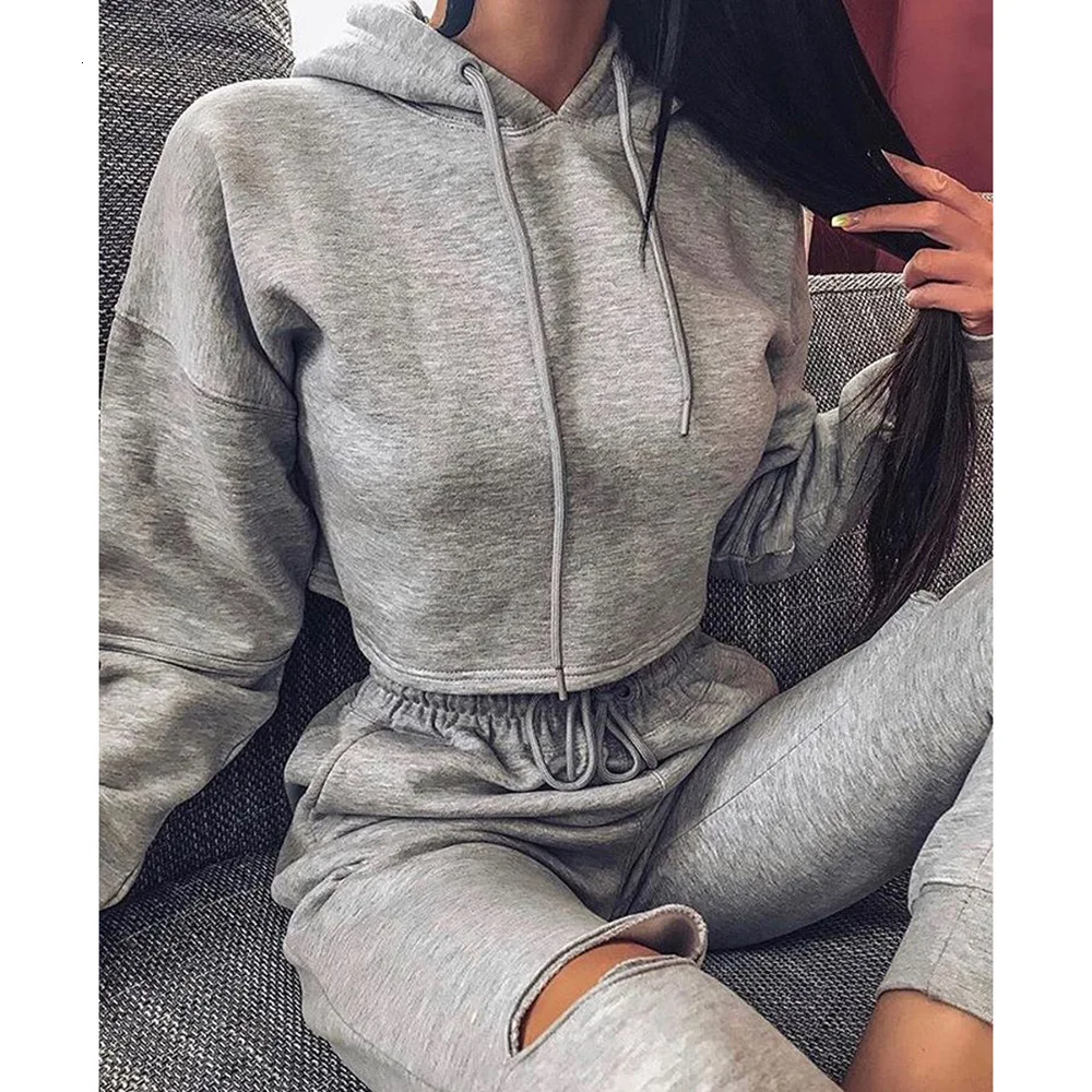 Женский спортивный костюм комплект из 2 предметов черный укороченный топ с