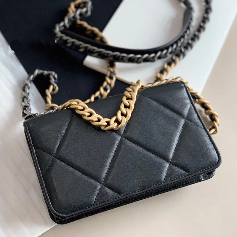 

Роскошные Дизайнерские дамские сумочки 19 дюймов, миниатюрный кошелек из мягкой натуральной кожи, сумка на плечо с металлической цепочкой, ...