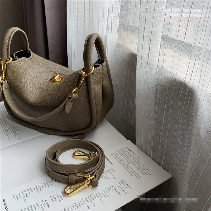 Роскошная Брендовая женская сумка на плечо с подушкой цвет хаки черный через