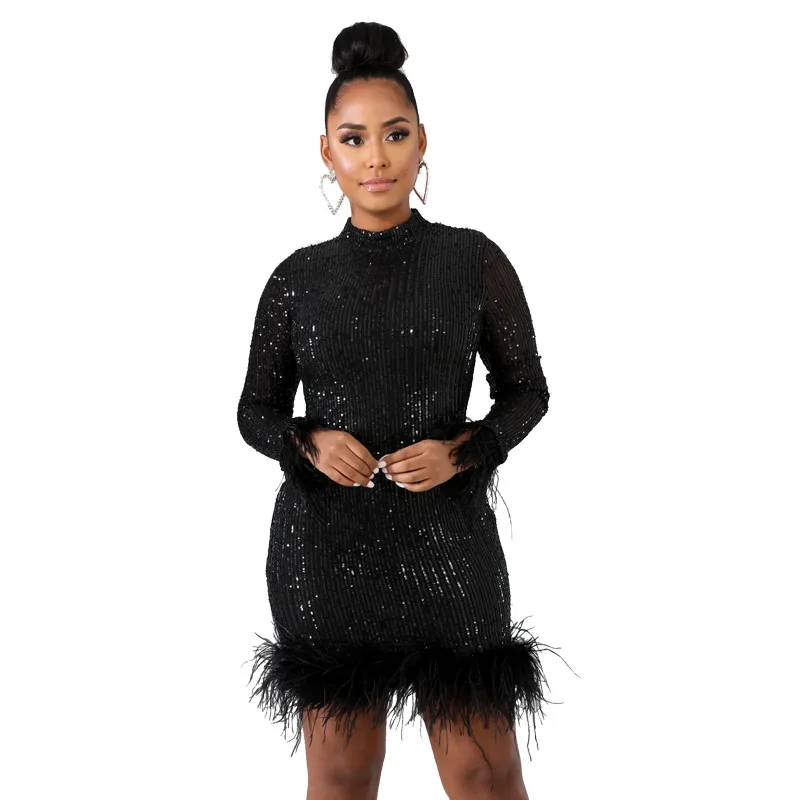 Женское платье выше колена с круглым вырезом и длинным рукавом расшитое