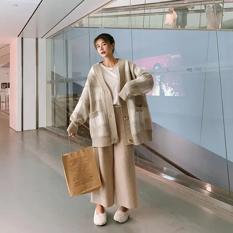 

Кардиган женский трикотажный с V-образным вырезом, на пуговицах