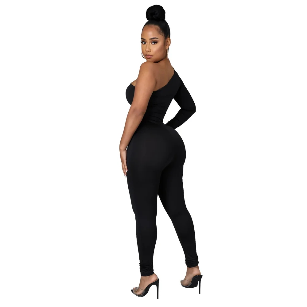 Женский комбинезон на одно плечо с длинным рукавом |