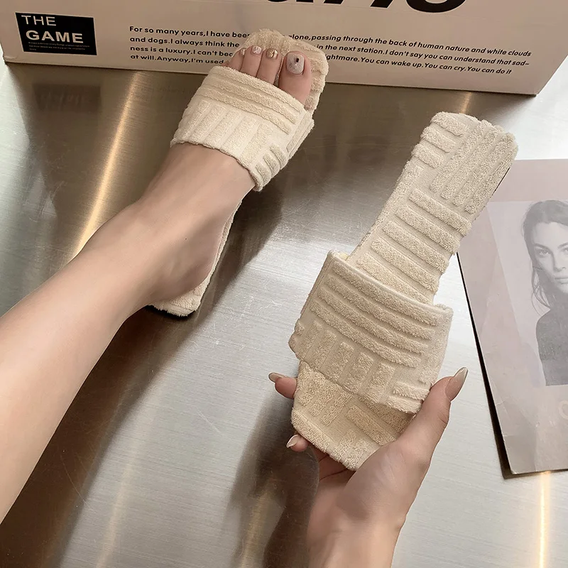 

Новые женские тапочки на плоской подошве, женская зимняя обувь для дома на толстой подошве, женские удобные тапочки с открытым носком, модна...