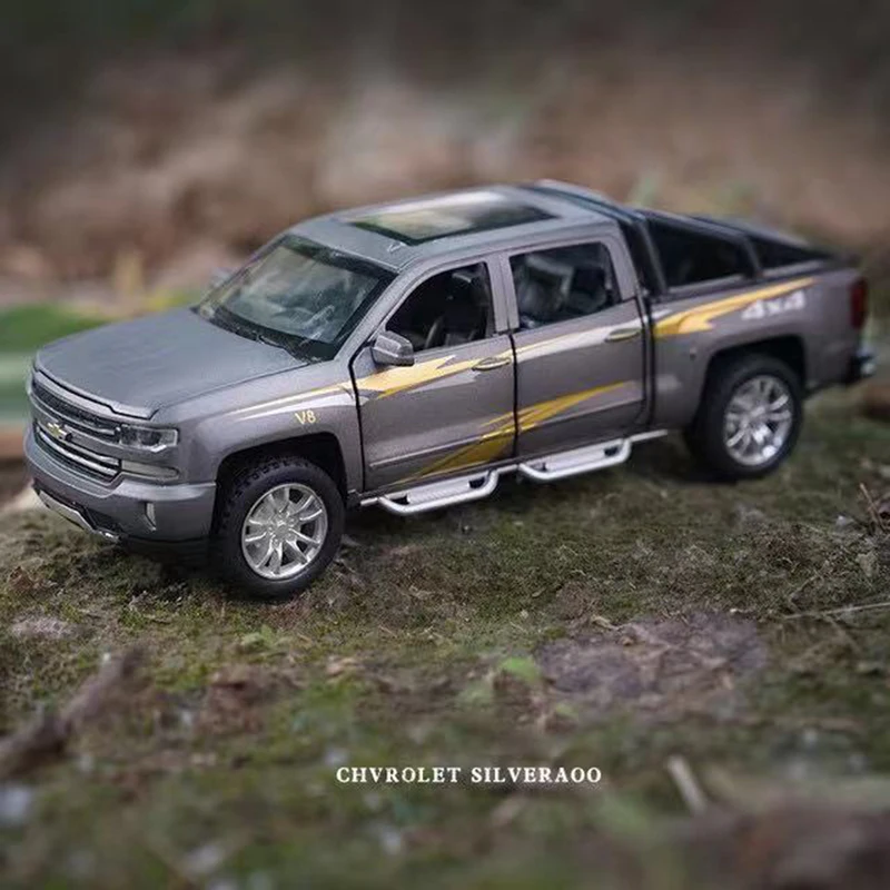 

1:32 Silverado Pika Alloy Car Diecast 6 Open Doors Pull Back Sound Light Model Vehicle Collection Gifts Toys for boys