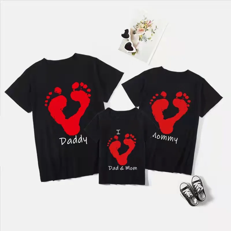 

Foot Print Family Matching T-shirts Short Sleeve Daddy Mommy and Me Tees Clothes Summer Mother Daughter Father Son Cotton Tops