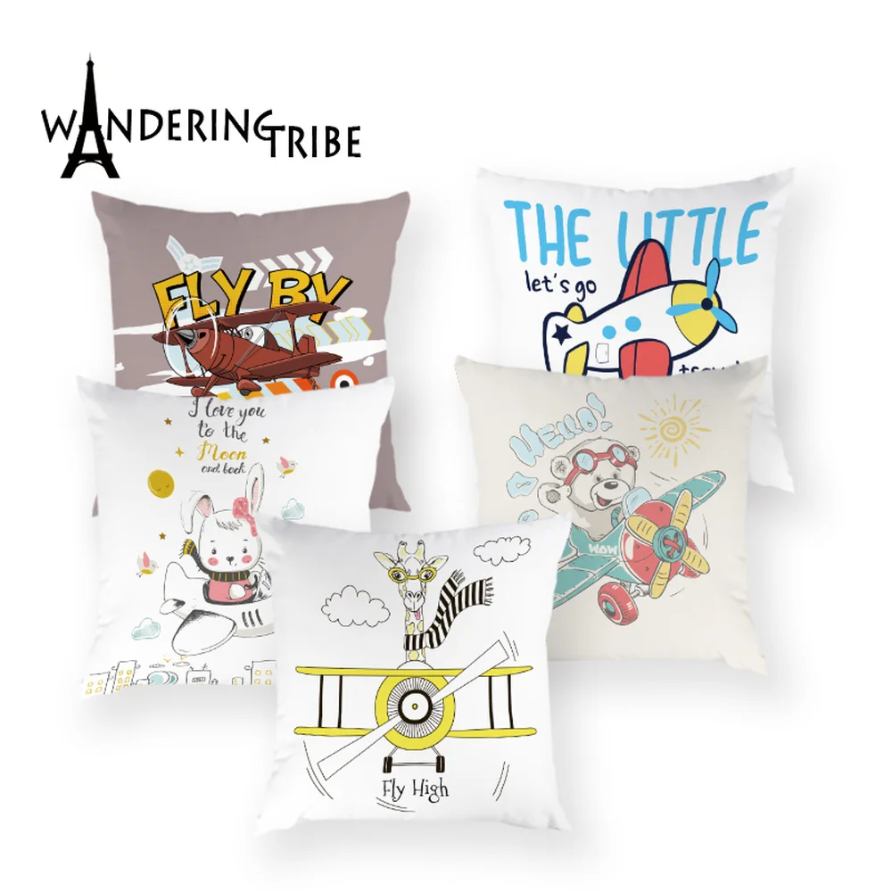 Декоративные подушки для дивана с изображением летательного аппарата и животных