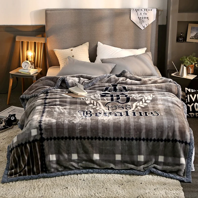 Двухслойное толстое одеяло из кораллового бархата пушистое свадебное