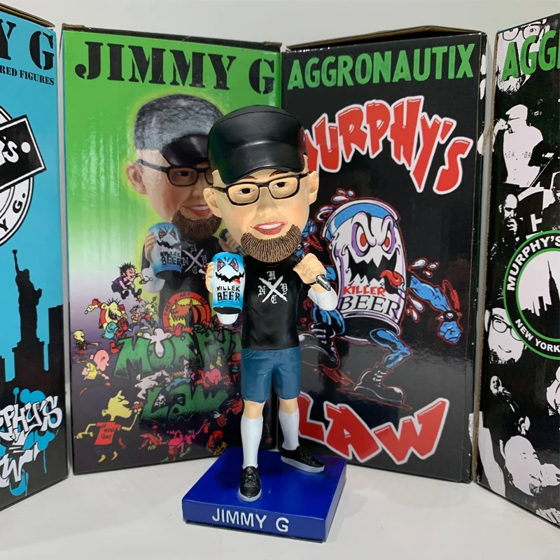 

Популярная мультяшная музыкальная серия, американская панковская группа Мёрфи «S закон», смоляная настольная встряхивающая кукла, высокок...