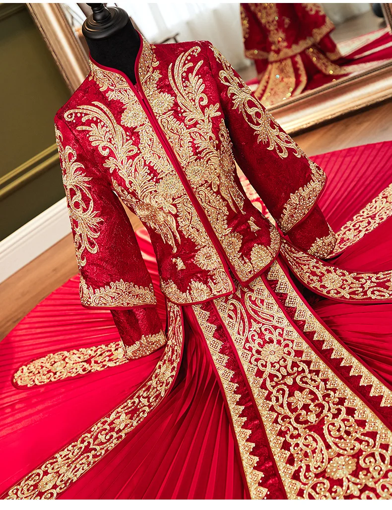 

Chinese Traditional Style Wedding Dress Cheongsam Red Gold Embroidery Phoenix Elegant Bride Vintage Qipao Ципао китайская одежда