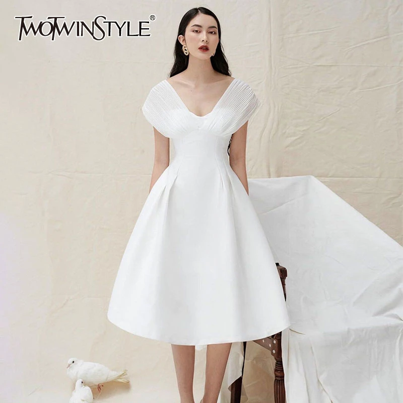 Женское ТРАПЕЦИЕВИДНОЕ ПЛАТЬЕ TWOTWINSTYLE белое элегантное платье с V образным