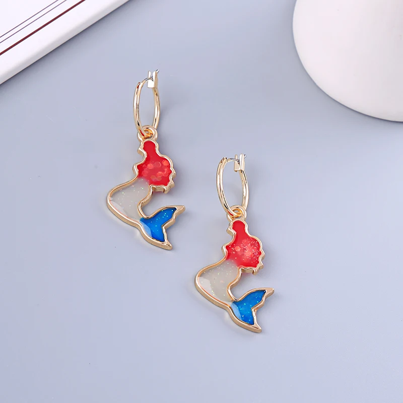 Серьги-русалки из эпоксидной смолы Золотые серьги-подвески в сказочном стиле для