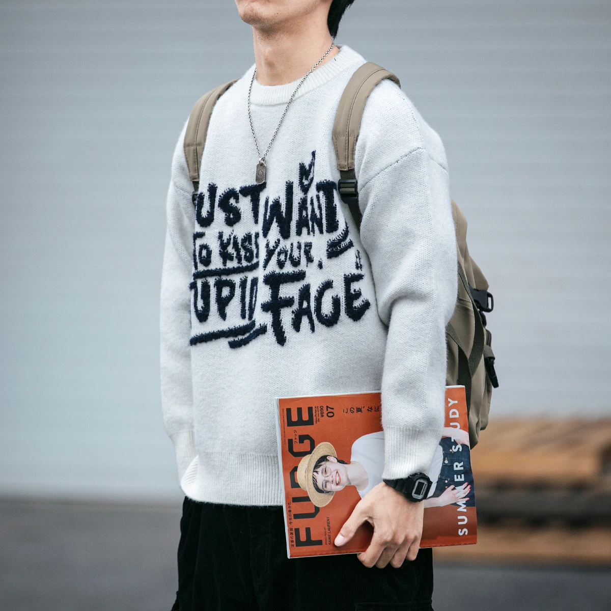 Свитер Мужской трикотажный с круглым вырезом Свободный пуловер надписью