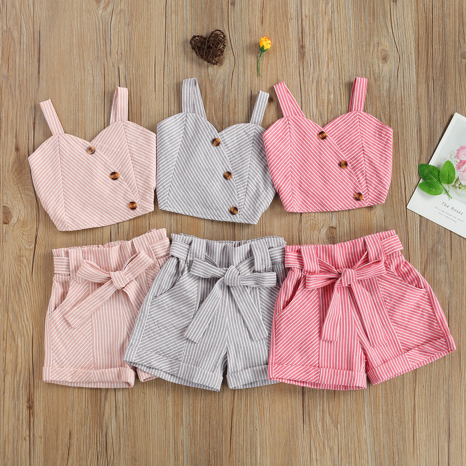 

Комплект из двух предметов для девочек, модный топ с скошенным рядом пуговиц и облегающие короткие брюки на лето