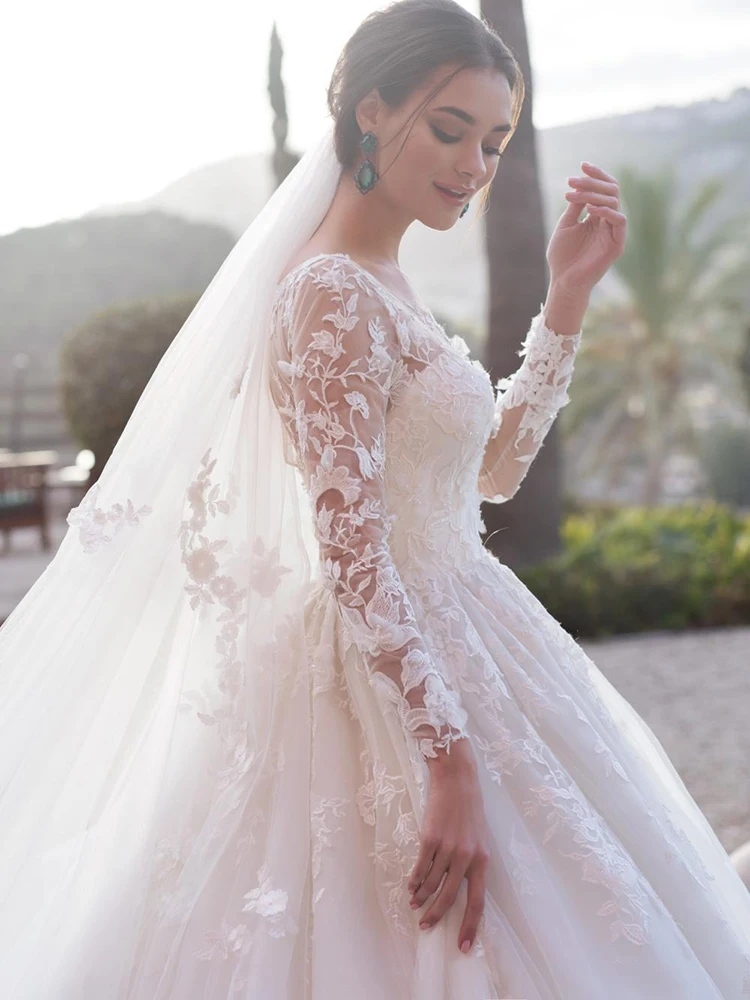 

YILIBER Lace wedding dress o-neck long sleeve 3d flower bridal dresses beautiful retro fluffy skirt lace tailing plus size