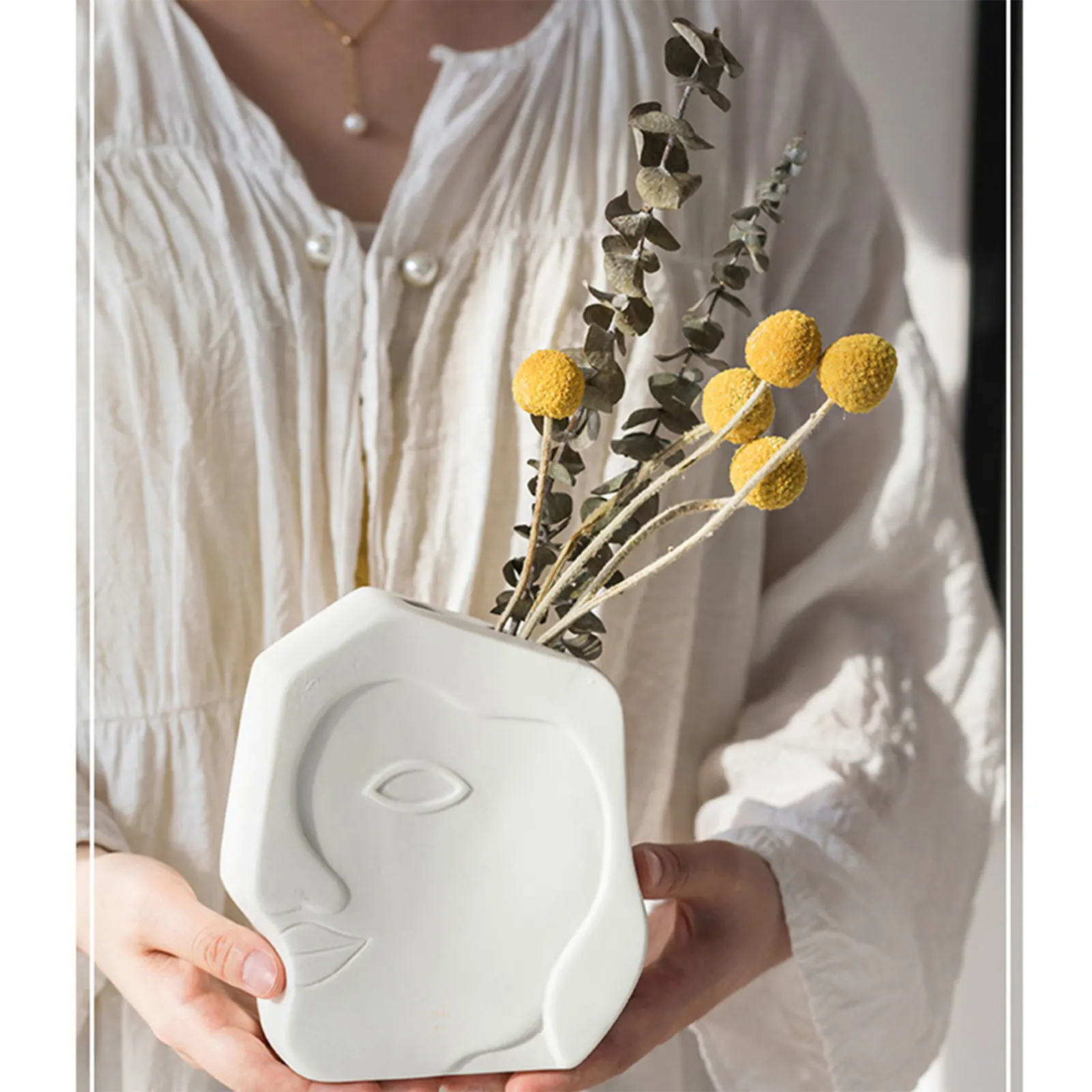 

Ceramic Face Statue Vase, Innovative Modern Abstract Decoration for Living Room / Bedroom