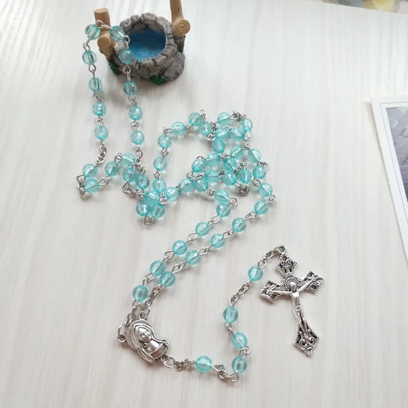 Ожерелье QIGO женское прозрачное голубое акриловое с подвеской в виде креста