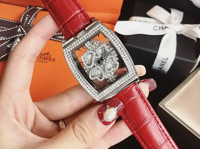 Red silver Новое поступление Женские часы с полой поверхностью кварцевые часы модные повседневные Кристальные бриллиантовые роскошные женские часы наручные часы для девушек Подарок - Цвет: Red silver