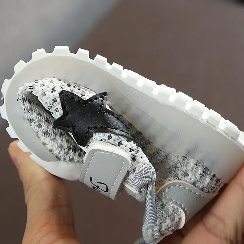 

Kids Children Luminous Shoes Boys Girls Sport Running Shoes Baby Flashing Lights Fashion Sneakers Toddler Little Kid LED Sneaker