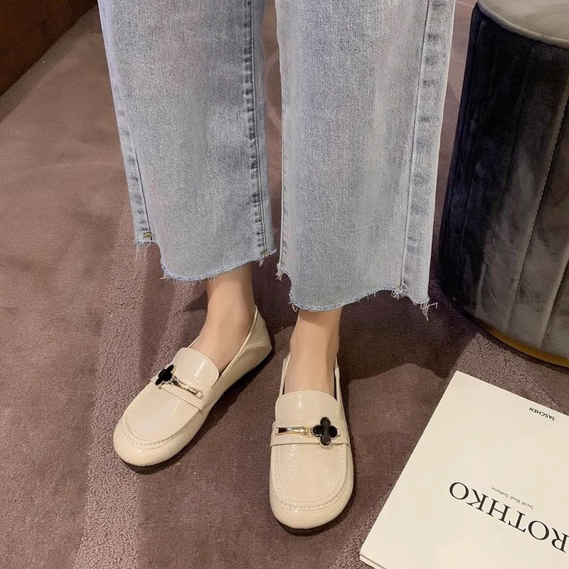 

Новые стильные женские маленькие кожаные туфли, повседневные уличные женские туфли на плоской подошве, женские модные туфли на плоской под...