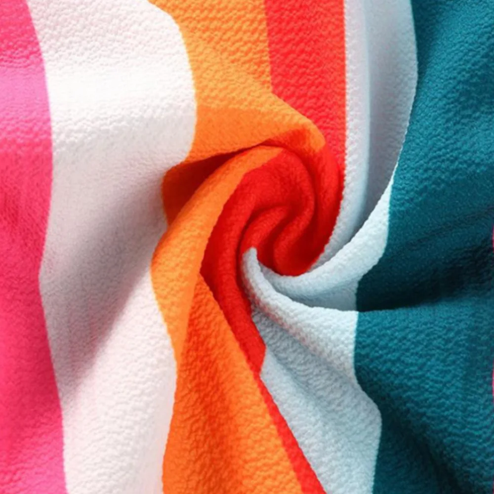 Летнее женское мини платье на бретельках с открытой спиной и V образным