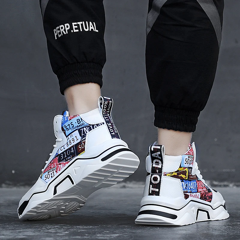 Мужские высокие кроссовки белые дышащие сетчатые со шнуровкой повседневная