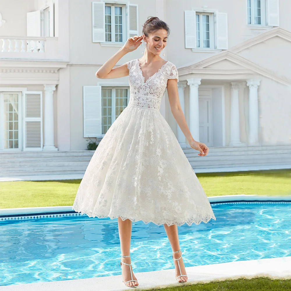 

Short Wedding Gown Sexy V Neck Tea Length Vintage Applique Open Back Charming Bridal Dresses Vestido De Novia Plage